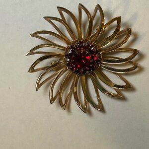 Sarah Coventry Flower vintage Brooch 2”